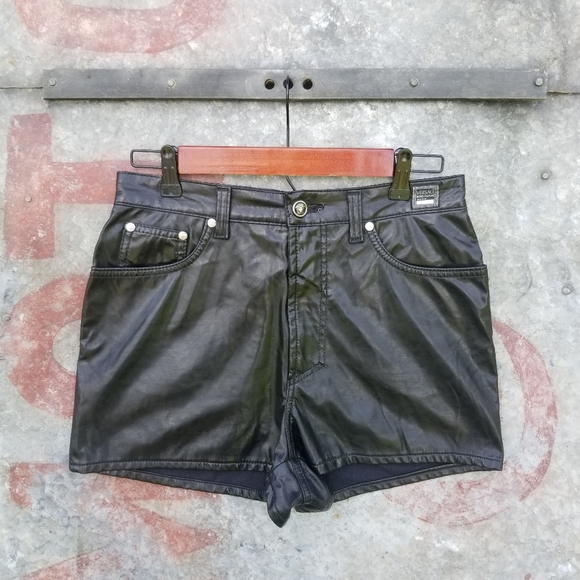 VTG VERSACE JEANS COUTURE Vegan Faux Leather Shorts 30" waist - Picture 1 of 14